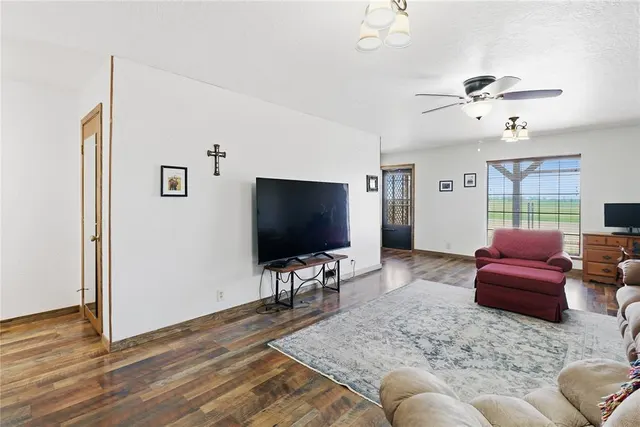 Photo 8 — 819 N Broadway Avenue, Hobart, OK 73651
