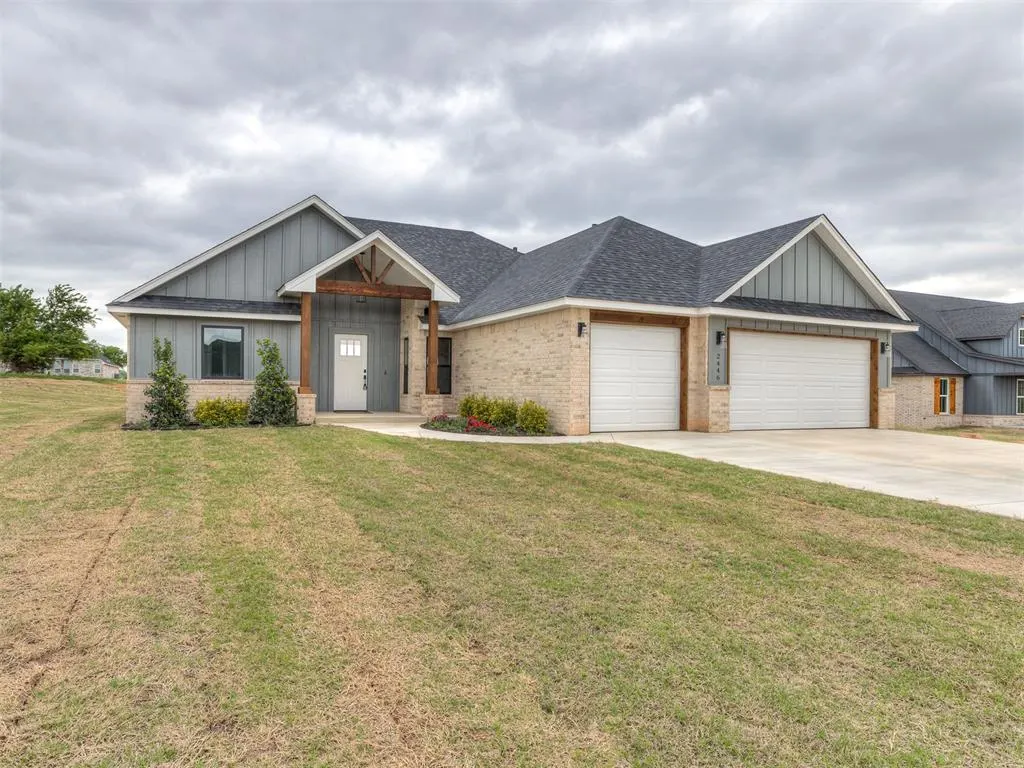 Photo 2 — 2446 Sierra Circle, Blanchard, OK 73010