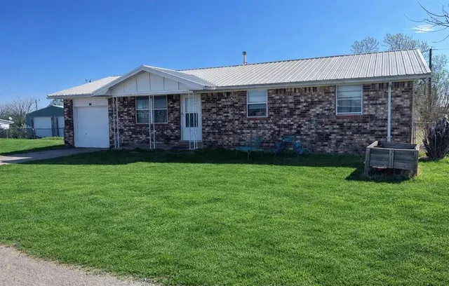 Front exterior — 111 Sterling Drive, Chickasha, OK 73018