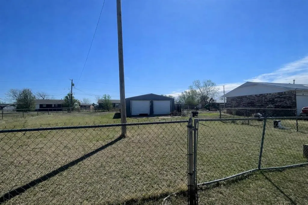 Photo 14 — 111 Sterling Drive, Chickasha, OK 73018