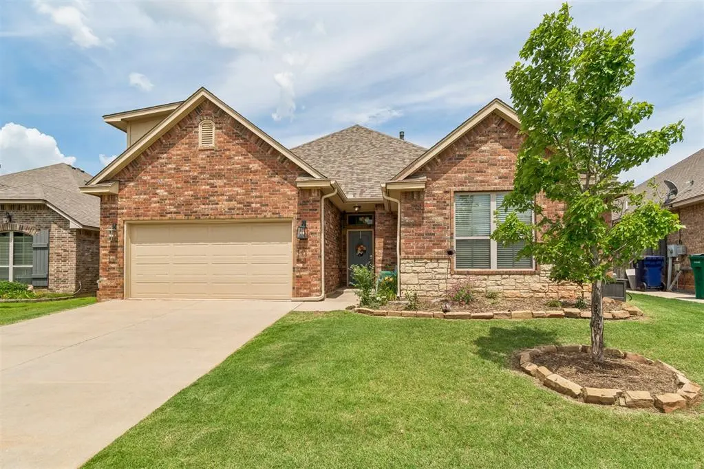 Front exterior — 19024 Pinehurst Trail Drive, Edmond, OK 73012