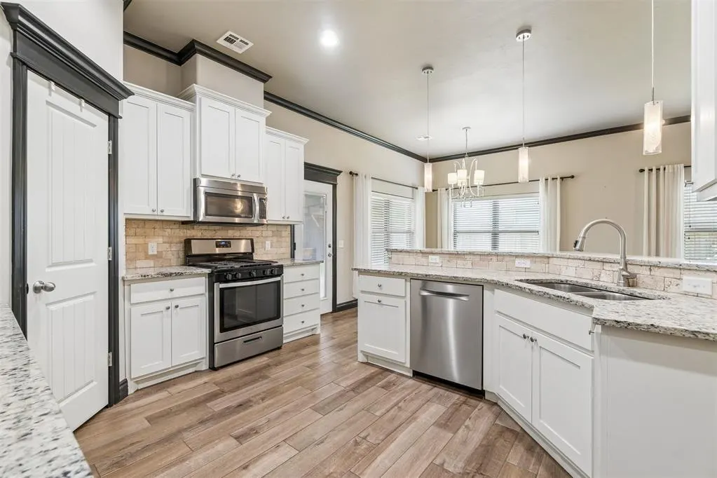 Photo 13 — 19024 Pinehurst Trail Drive, Edmond, OK 73012