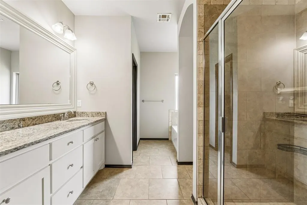 Photo 15 — 19024 Pinehurst Trail Drive, Edmond, OK 73012