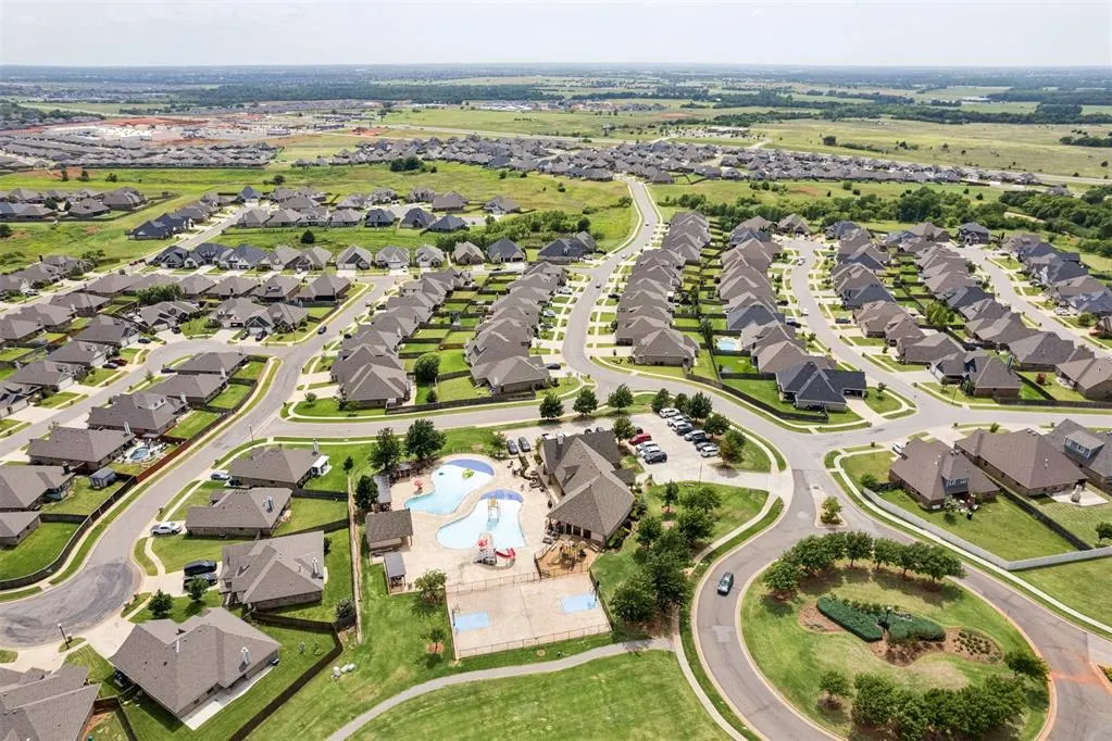 Photo 34 — 19024 Pinehurst Trail Drive, Edmond, OK 73012