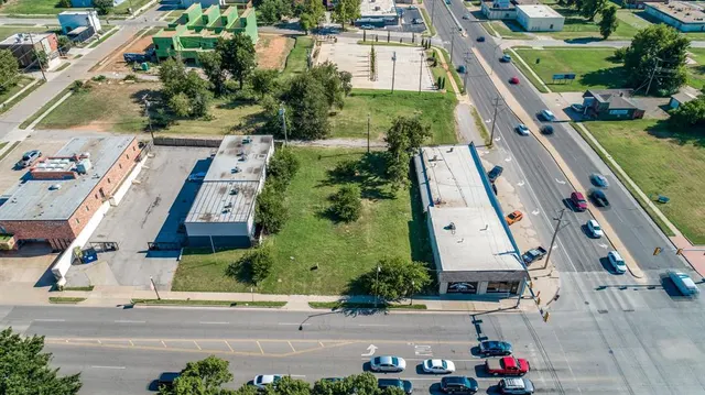 Photo 3 — 918 NW 10th Street, Oklahoma City, OK 73106