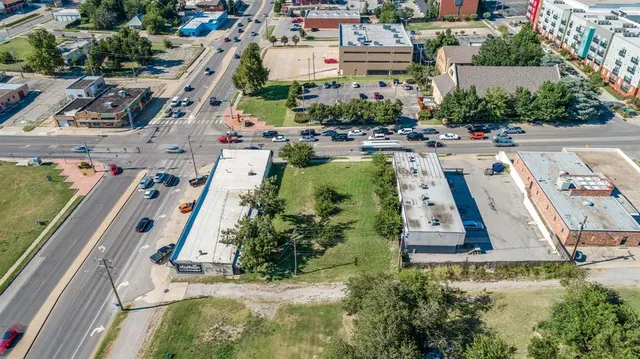 Photo 7 — 918 NW 10th Street, Oklahoma City, OK 73106