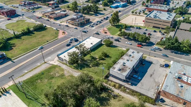 Photo 8 — 918 NW 10th Street, Oklahoma City, OK 73106