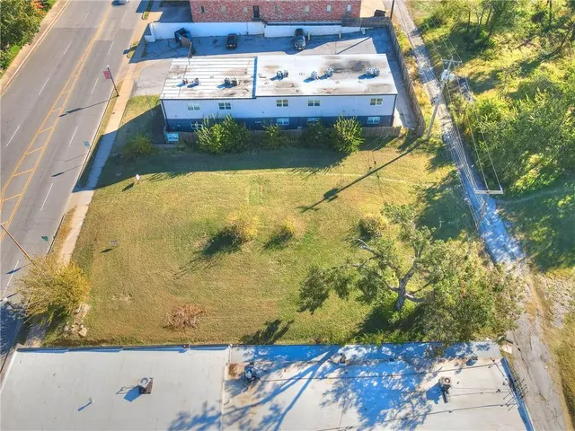 Photo 2 — 926 NW 10th Street, Oklahoma City, OK 73106