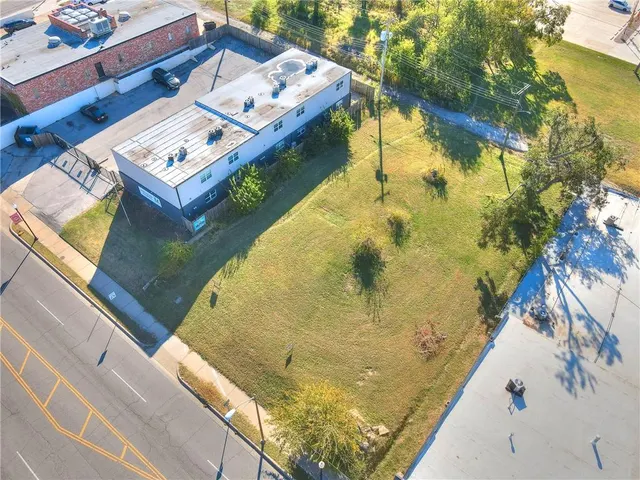 Photo 4 — 926 NW 10th Street, Oklahoma City, OK 73106