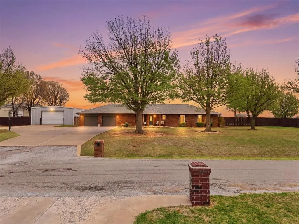 Front exterior — 19141 Cottonwood Acres, Kingfisher, OK 73750