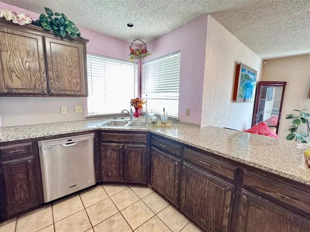 Photo 11 — 2825 Tealwood Drive, Oklahoma City, OK 73120