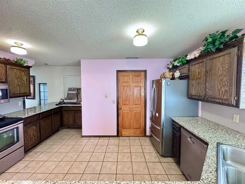 Photo 12 — 2825 Tealwood Drive, Oklahoma City, OK 73120