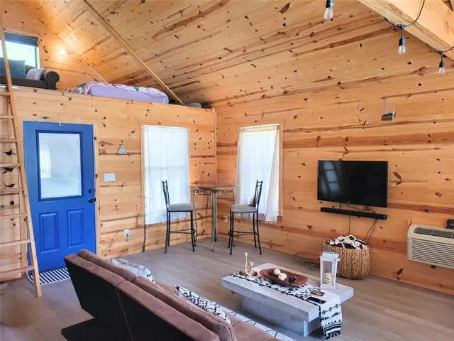 Photo 3 — 34 NE E Street, Antlers, OK 74523