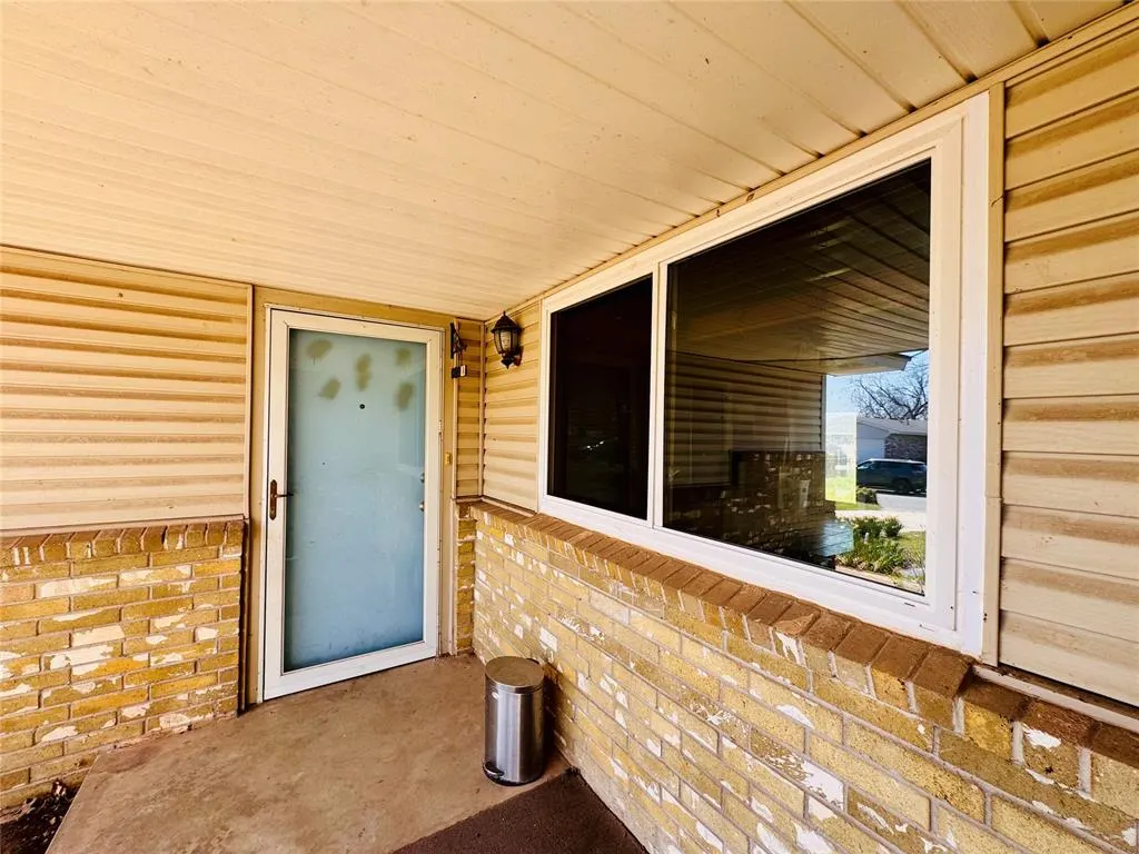Photo 2 — 816 E Midland Street, Shawnee, OK 74804