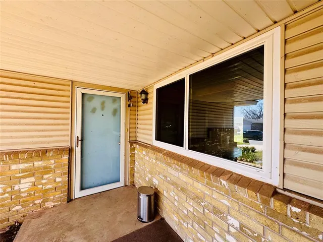 Photo 2 — 816 E Midland Street, Shawnee, OK 74804