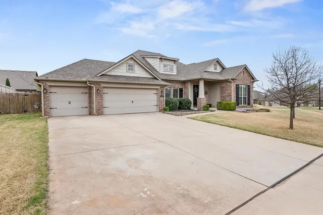 Front exterior — 300 Sonora Lane, Norman, OK 73069