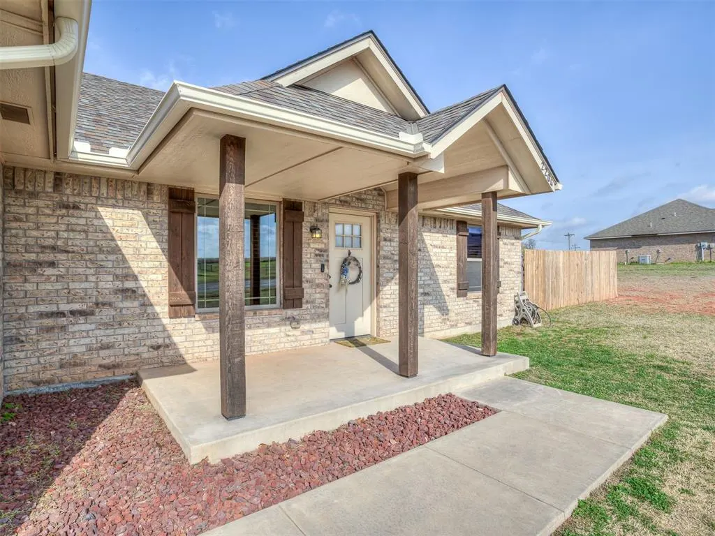 Front exterior — 2204 County Street 2976, Blanchard, OK 73010