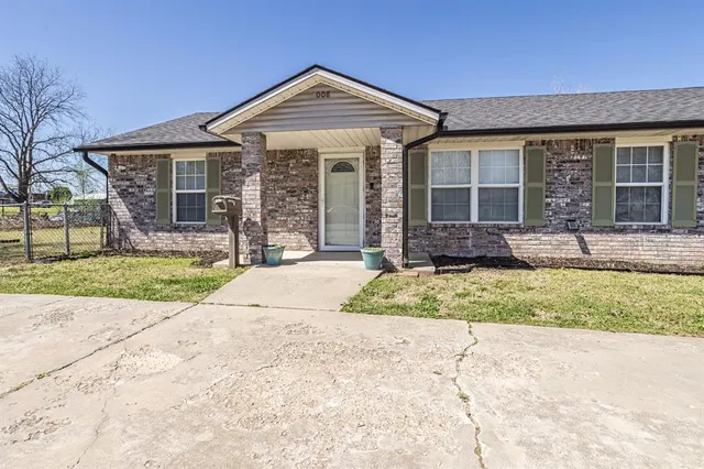 Photo 3 — 2008 N Ione Avenue, Shawnee, OK 74804