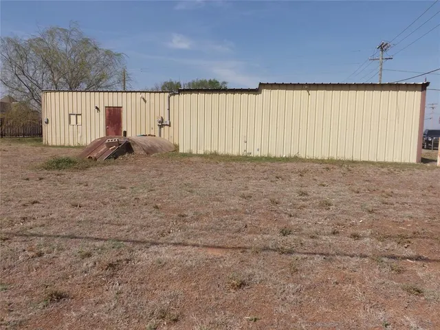 Photo 2 — 421 N Broadway Avenue, Tipton, OK 73570