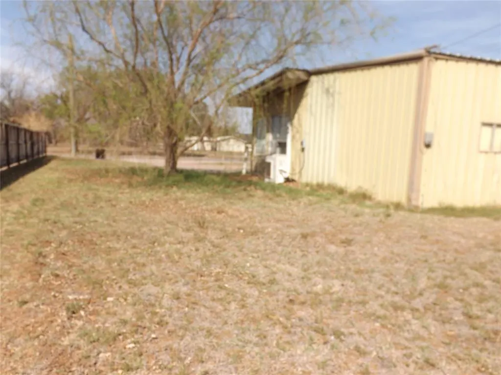 Photo 3 — 421 N Broadway Avenue, Tipton, OK 73570
