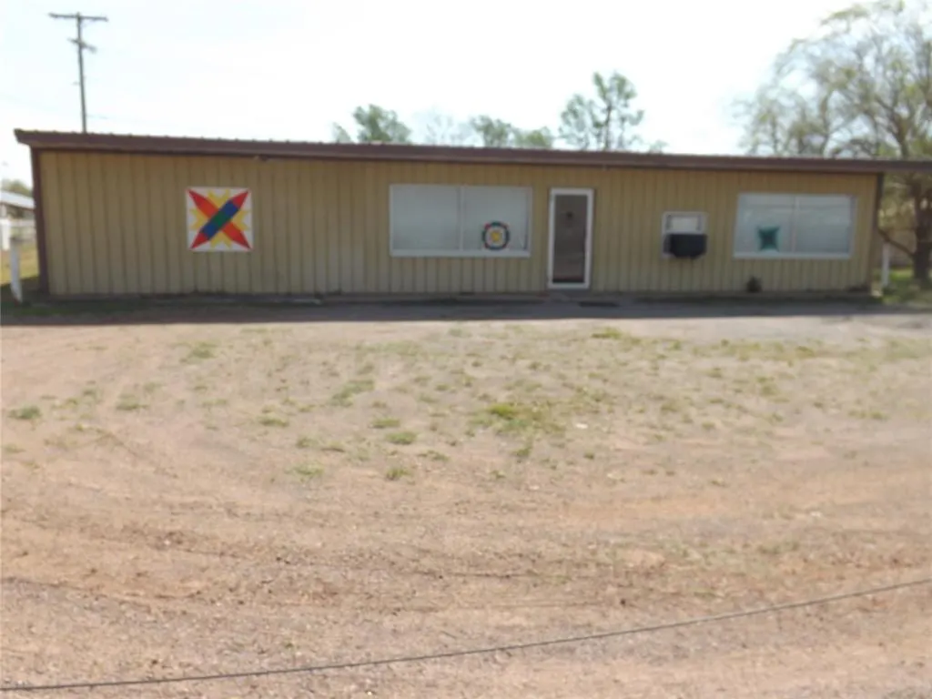 Photo 4 — 421 N Broadway Avenue, Tipton, OK 73570