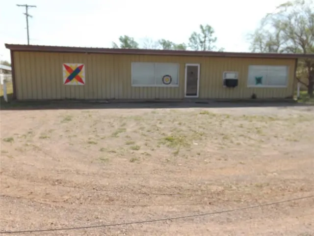 Photo 4 — 421 N Broadway Avenue, Tipton, OK 73570