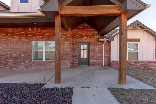 Photo 5 — 1208 Layla Lane, Blanchard, OK 73010