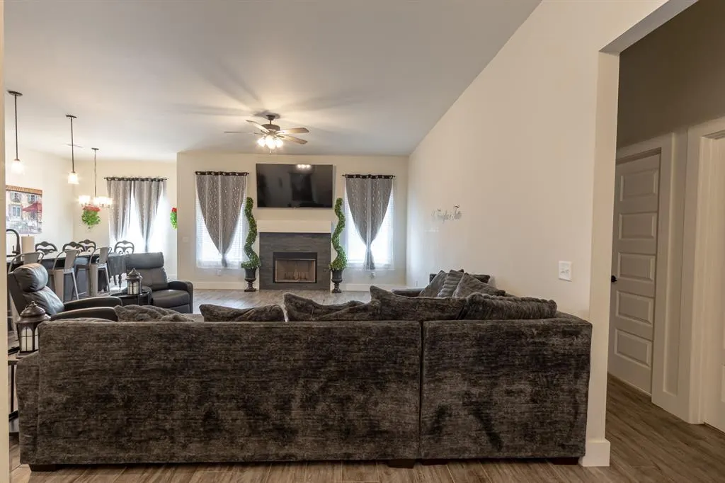 Photo 8 — 1208 Layla Lane, Blanchard, OK 73010