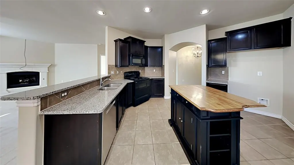 Photo 5 — 11004 SW 38th Circle, Mustang, OK 73064