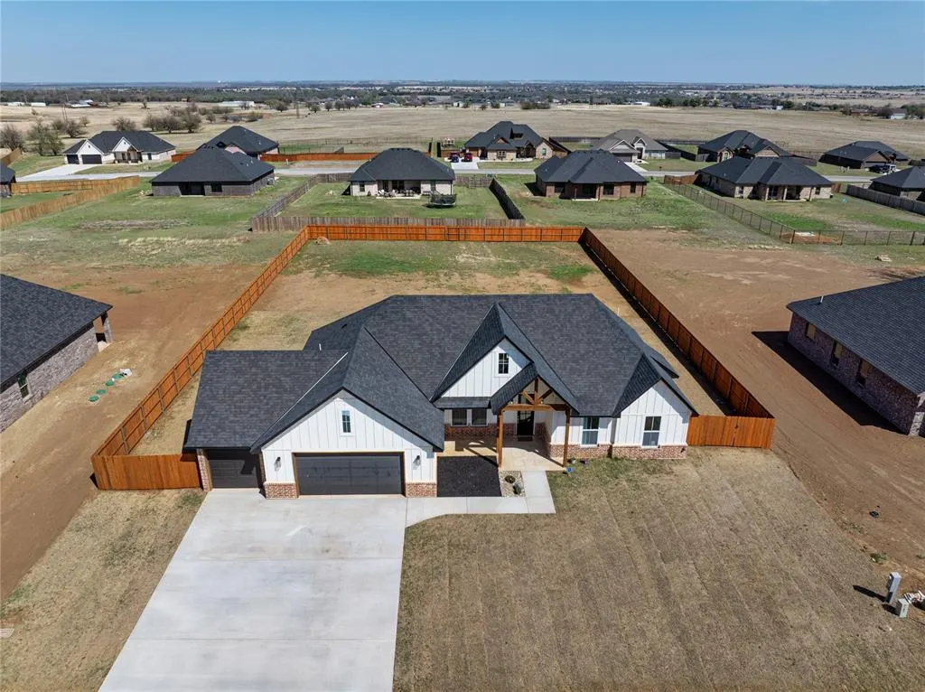 Photo 2 — 5488 NE Minnow Lane, Elgin, OK 73538