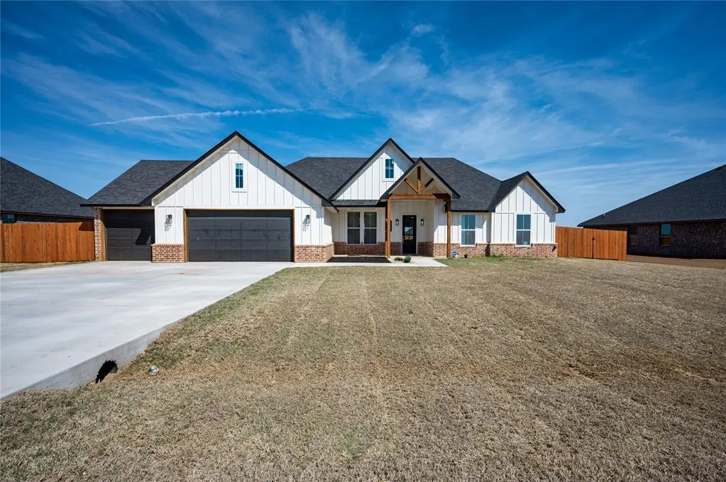 Photo 3 — 5488 NE Minnow Lane, Elgin, OK 73538