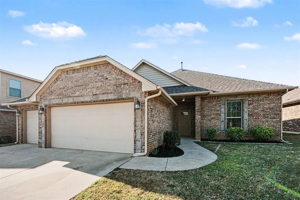 Photo 3 — 12704 NW 5th Street, Yukon, OK 73099
