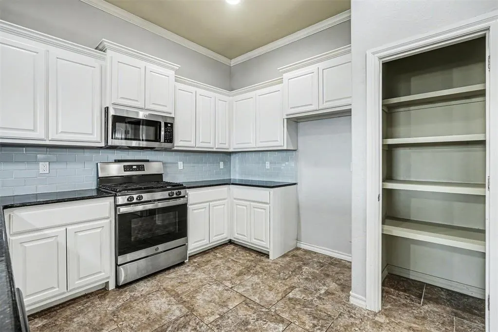 Photo 11 — 12704 NW 5th Street, Yukon, OK 73099