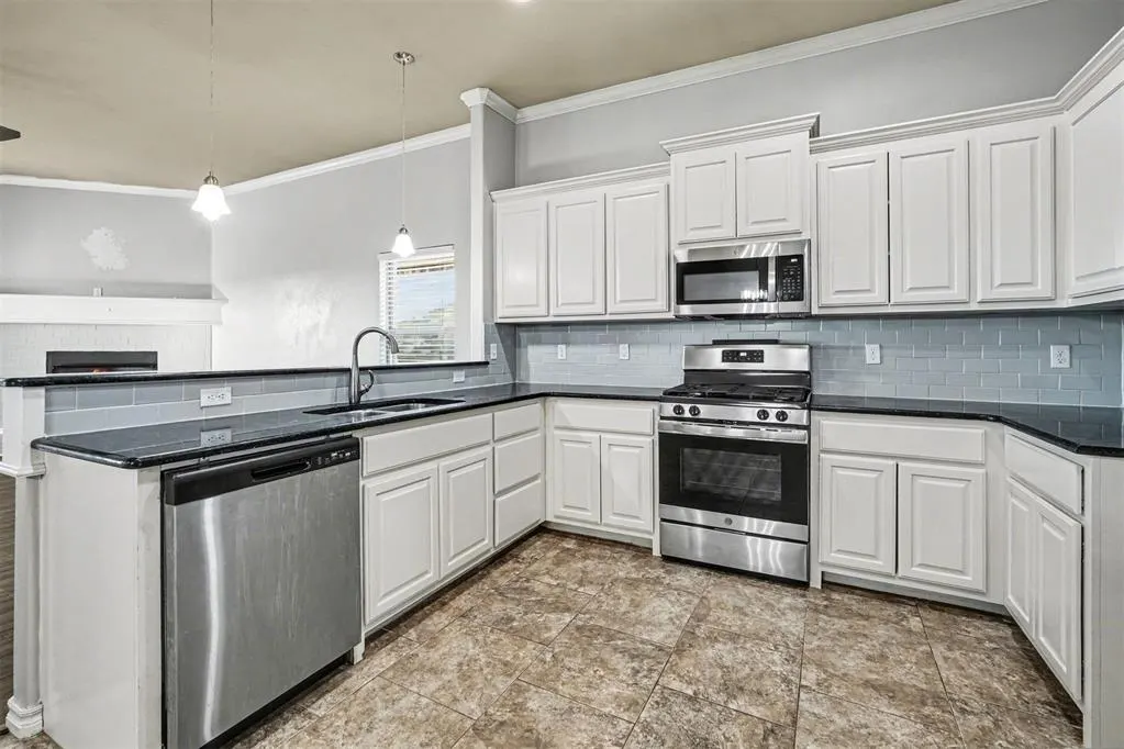 Photo 12 — 12704 NW 5th Street, Yukon, OK 73099
