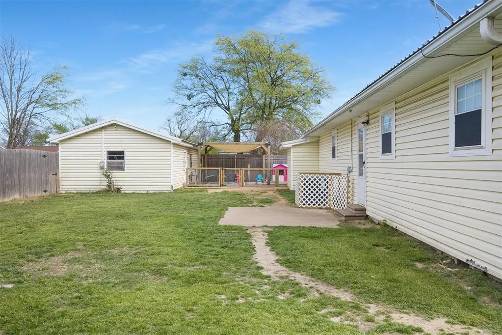Photo 35 — 821 N Elm, Stratford, OK 74872