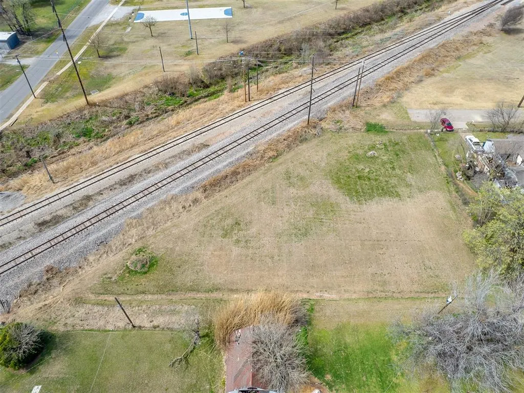 Photo 4 — 114 N Foster Avenue, El Reno, OK 73036