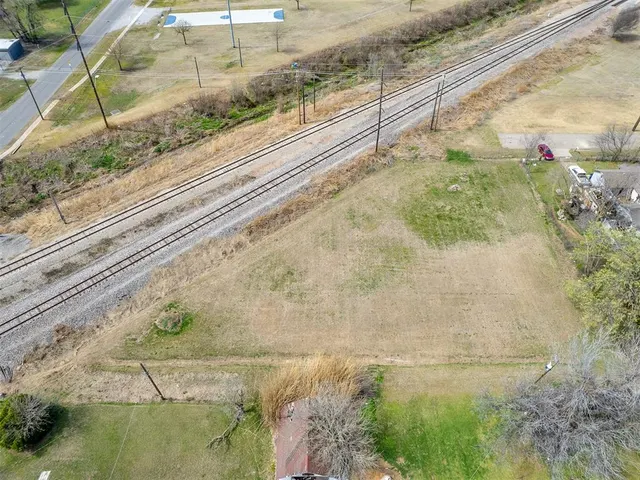 Photo 4 — 114 N Foster Avenue, El Reno, OK 73036