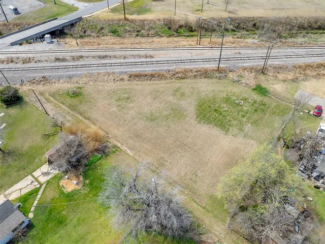 Photo 5 — 114 N Foster Avenue, El Reno, OK 73036