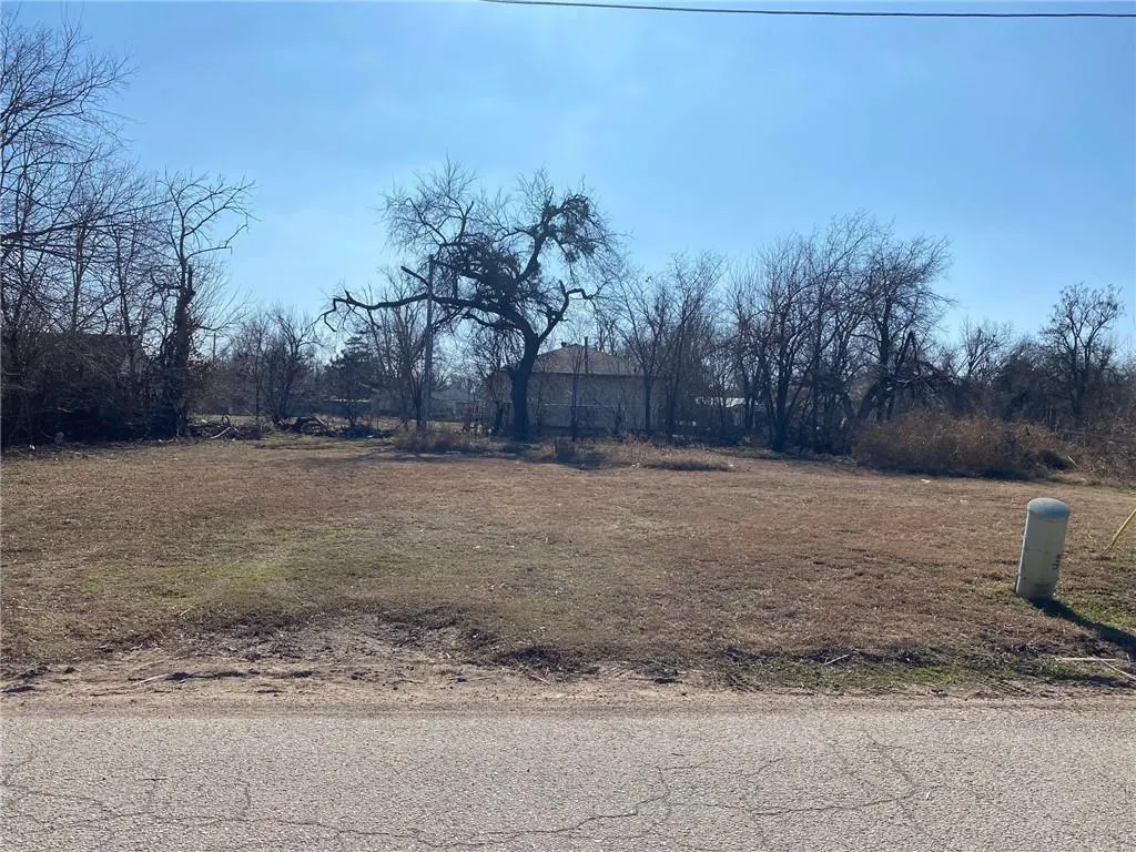 Photo 2 — 222 SE 17th Street, Oklahoma City, OK 73129