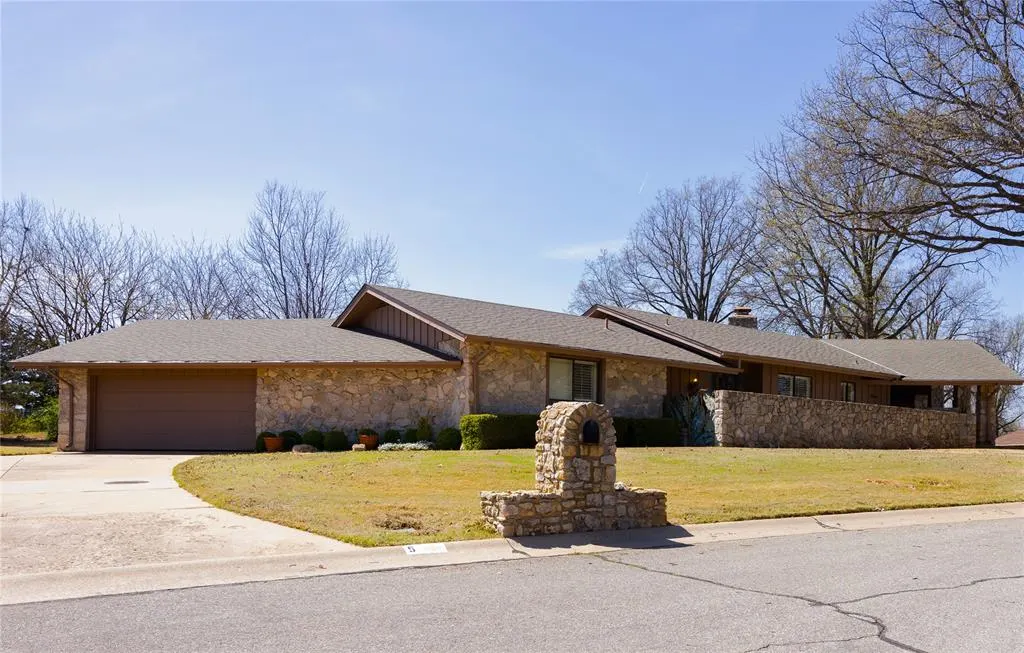 Front exterior — 5 Stoneridge Road, Ponca City, OK 74604