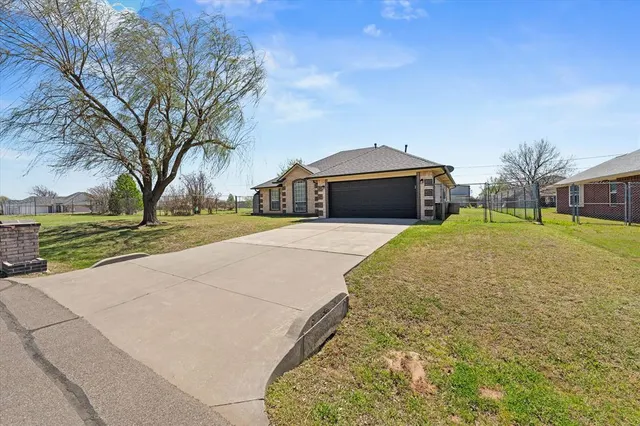 Photo 2 — 5904 SE 10th Street, Oklahoma City, OK 73110