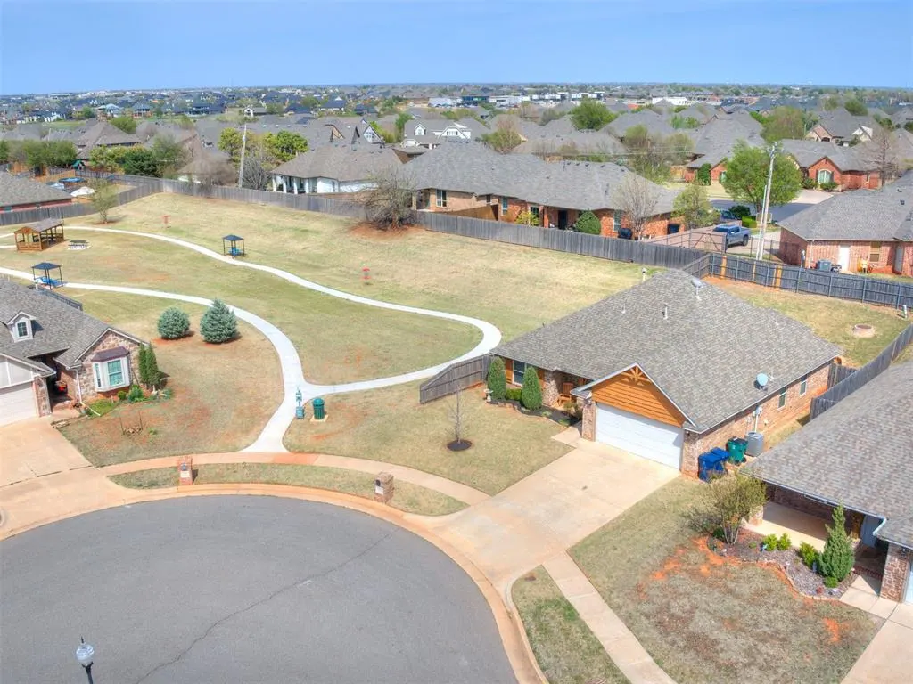 Photo 6 — 16116 Iron Ridge Road, Edmond, OK 73013