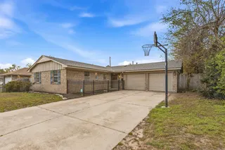 Sold home at 8124 NW 32nd Street