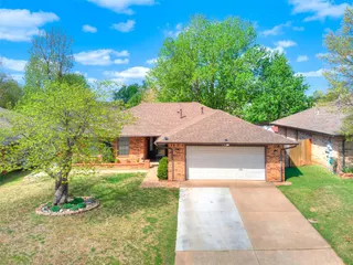 Sold home at 1701 Green Leaf Lane