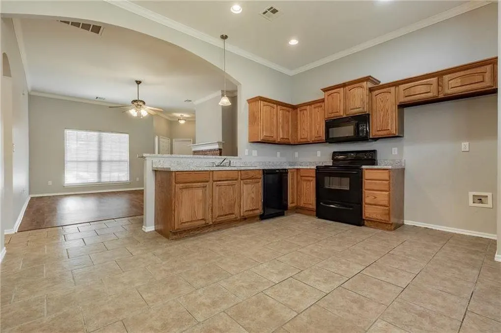 Photo 5 — 1004 Mollie Rausch Lane, Edmond, OK 73003
