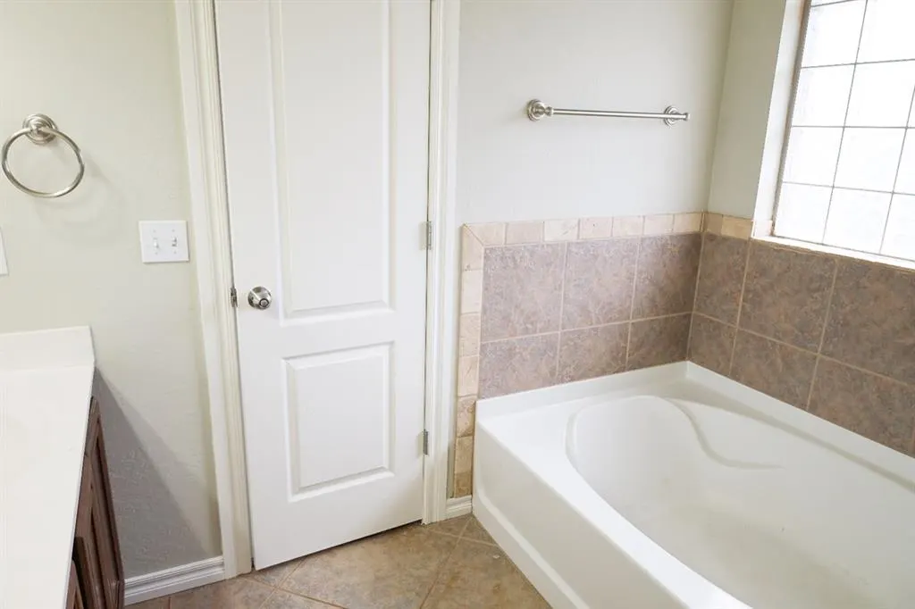 Photo 11 — 2704 NE 129th Street, Edmond, OK 73013
