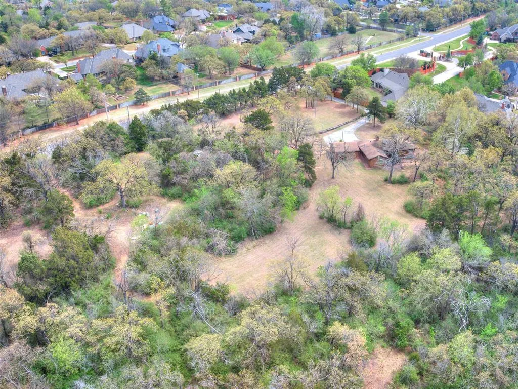 Photo 2 — 3413 S Coltrane Road, Edmond, OK 73013