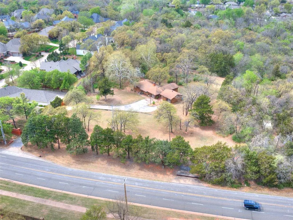 Photo 9 — 3413 S Coltrane Road, Edmond, OK 73013