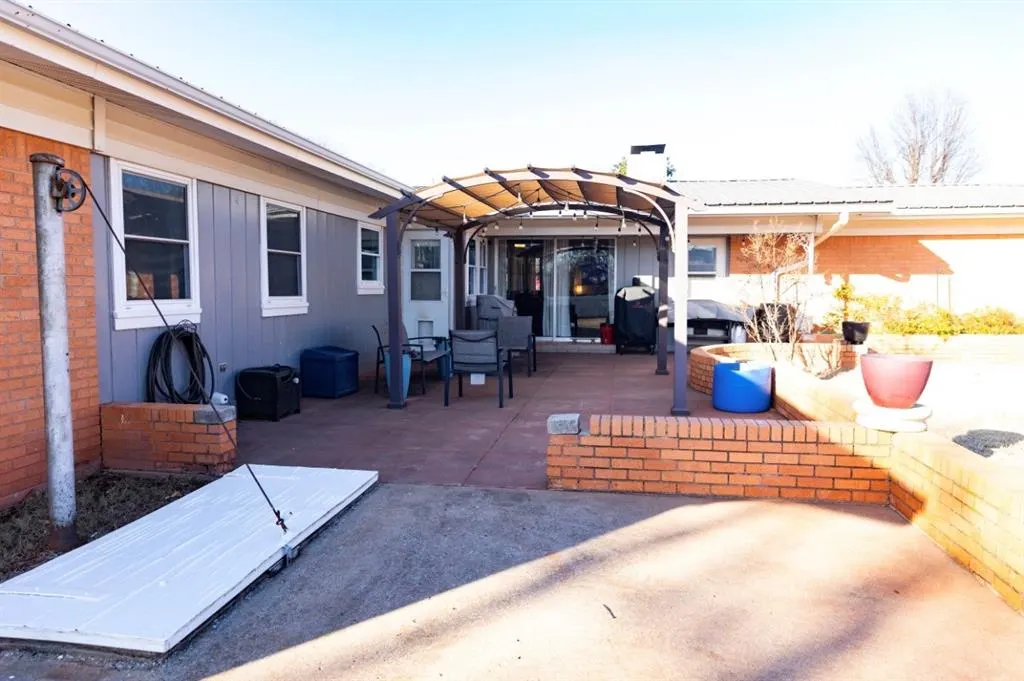 Photo 3 — 721 E 4th Street, Chandler, OK 74834