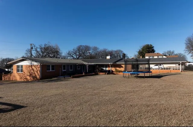 Photo 4 — 721 E 4th Street, Chandler, OK 74834